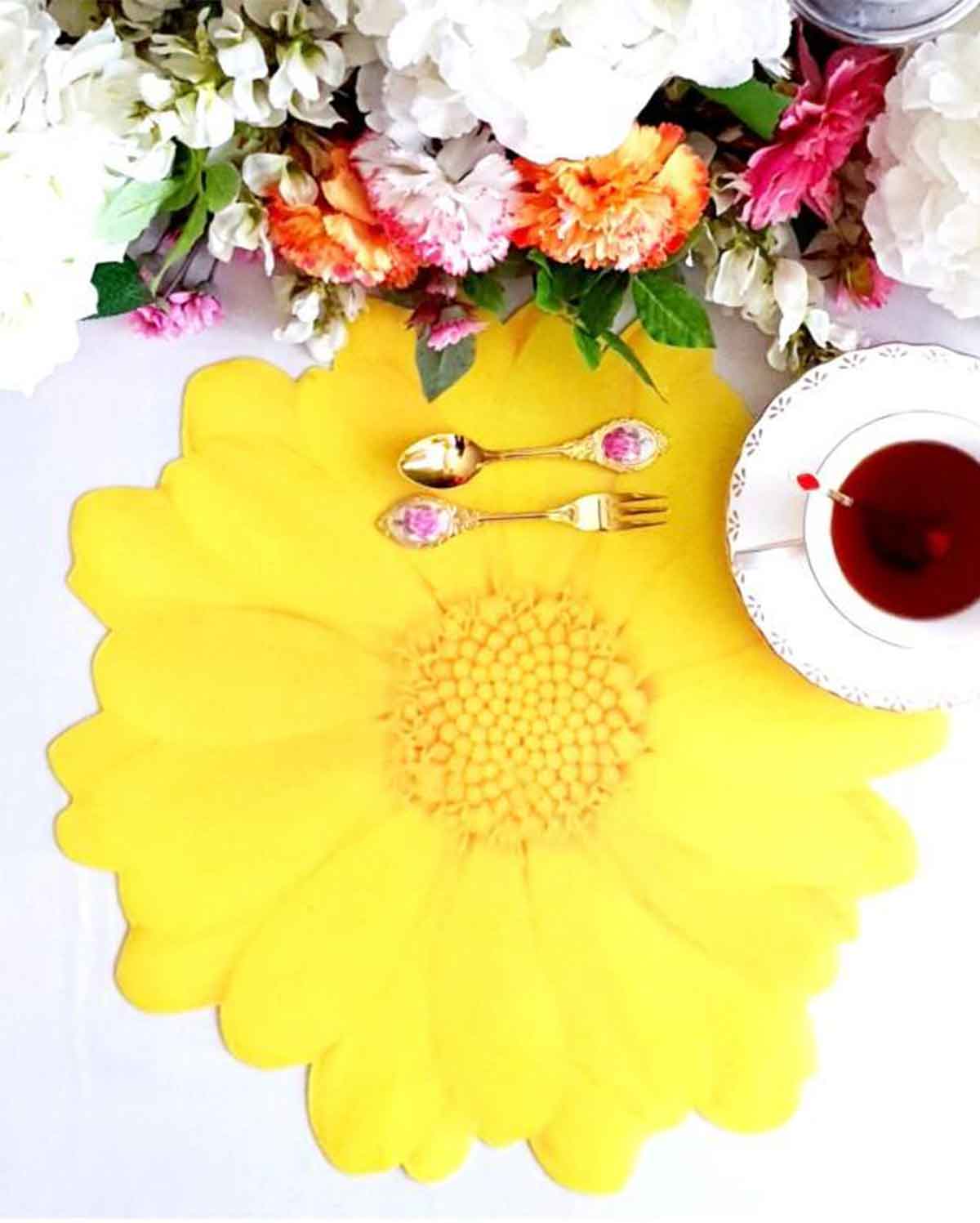 Daisy Shaped Round Place mat Set of 6 pieces - Yellow