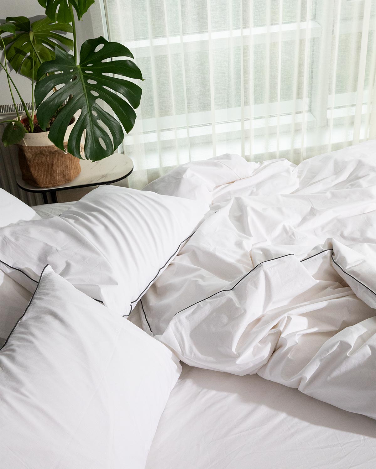 Classic Percale - Core Bedding Set - White with Anthracite Piped Edge