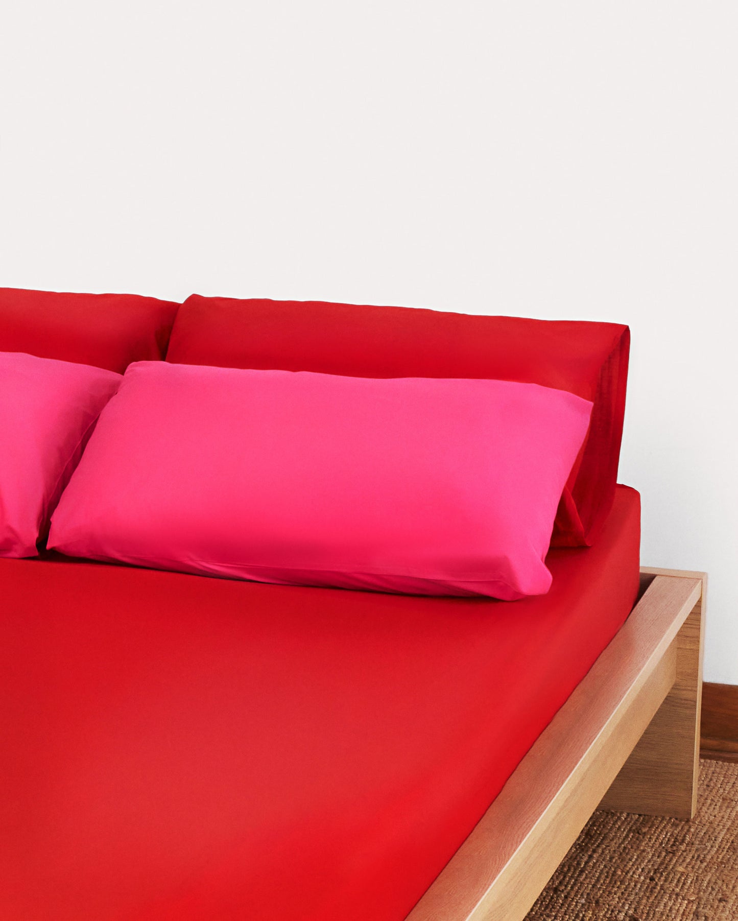 Reversible Sateen Bedding Set - Fuchsia & Red