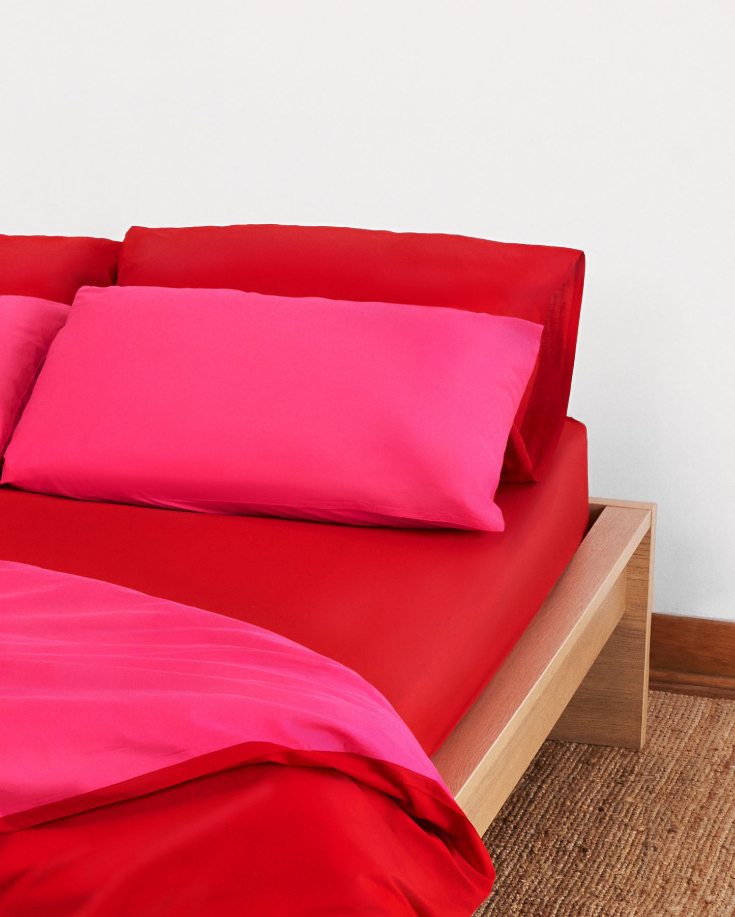 Reversible Sateen Duvet Cover - Fuchsia & Red