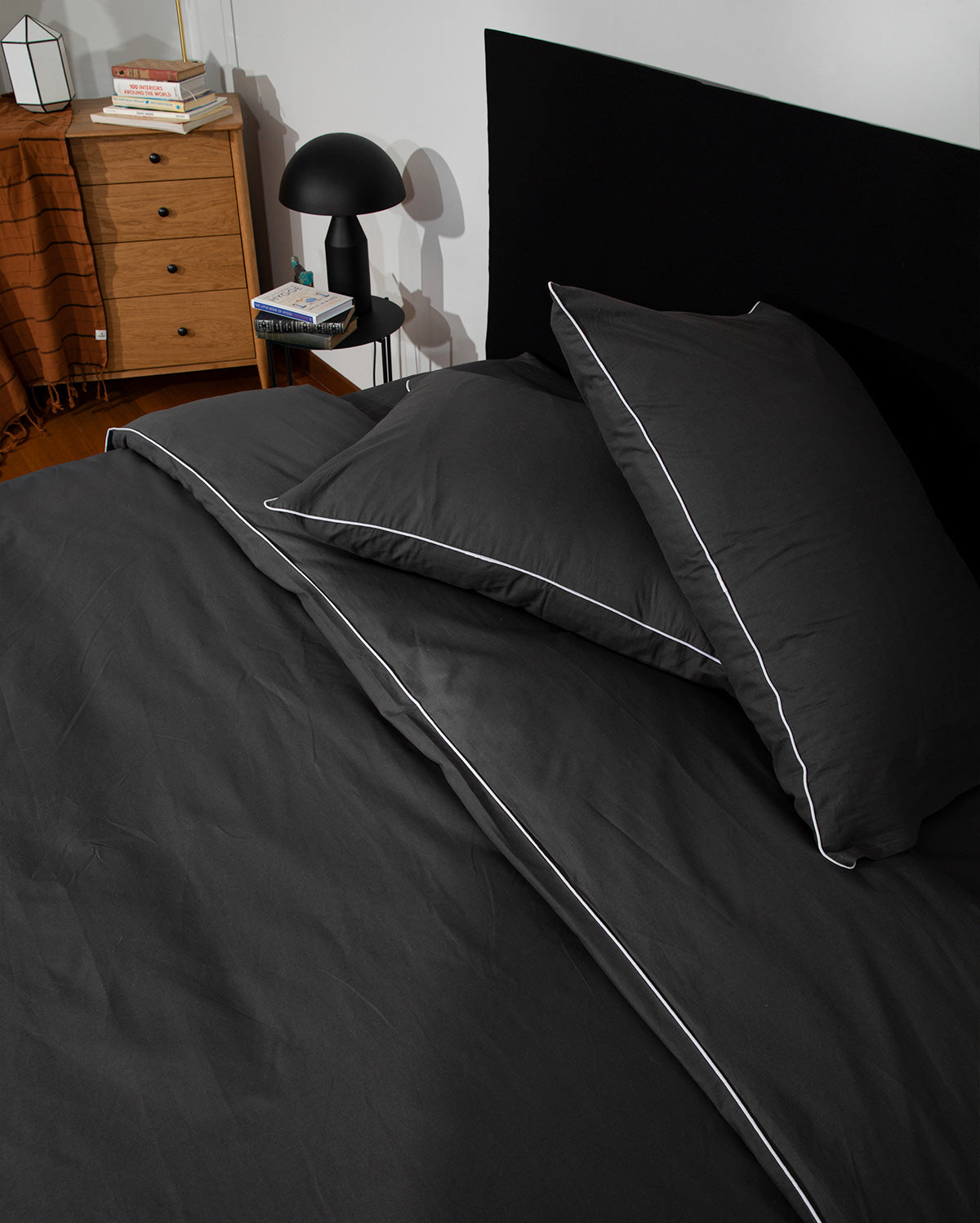 Classic Percale - Core Bedding Set - Anthracite with White Piped Edge