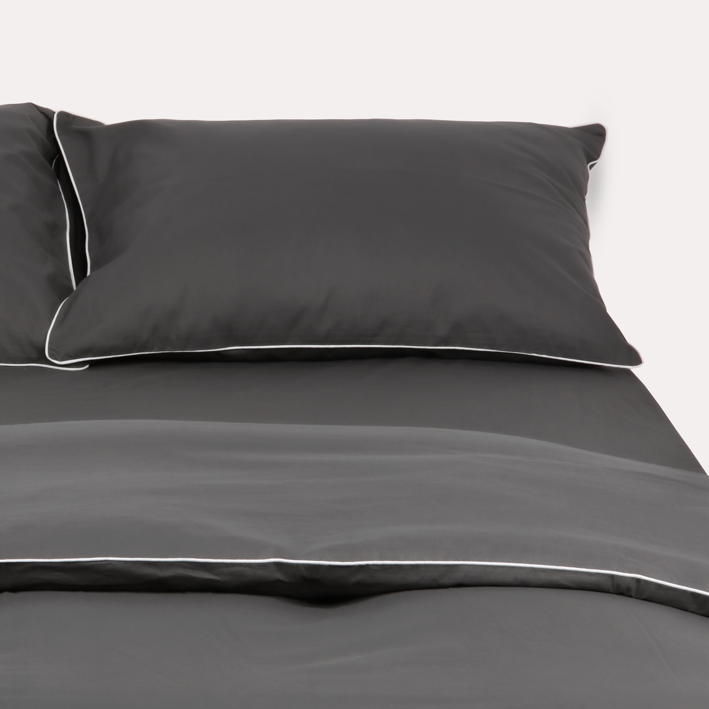Classic Percale - Core Bedding Set - Anthracite with White Piped Edge