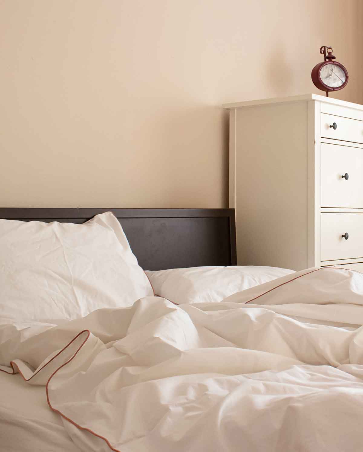 Classic Percale Duvet Cover- White with Peach Piped Edge