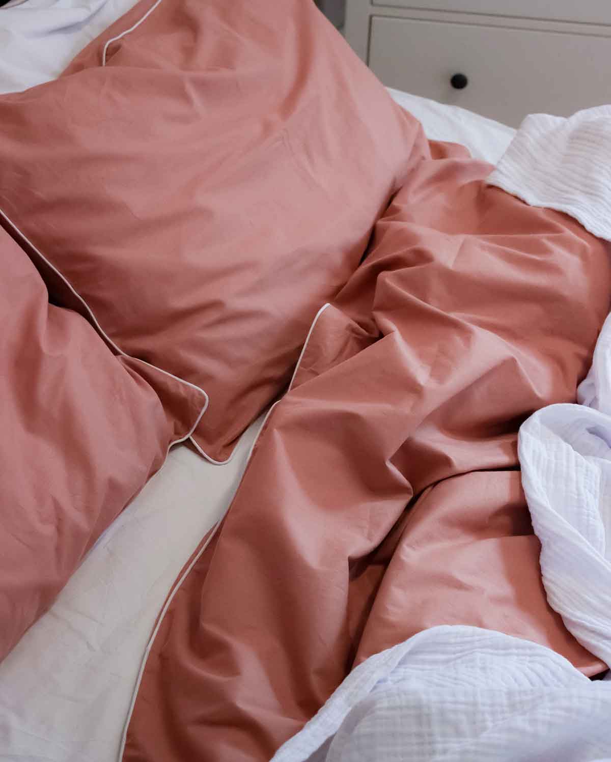 Classic Percale - Core Bedding Set - Peach with White Piped Edge